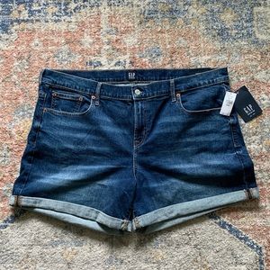 NWT Gap mid-rise 5” denim shorts - size 18